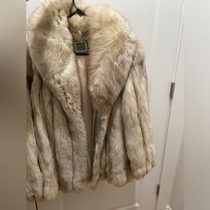 Saga Fox tan ish coat